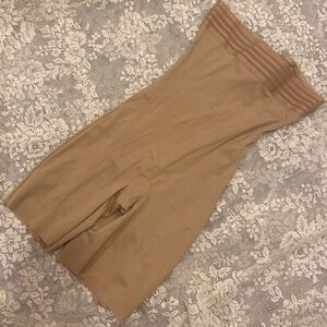 NEW SPANX LOVE YOUR ASSETS HIGH WAIST SHAPEWEAR HIGH WAIST BRIEF SHORTS SZ SMALL